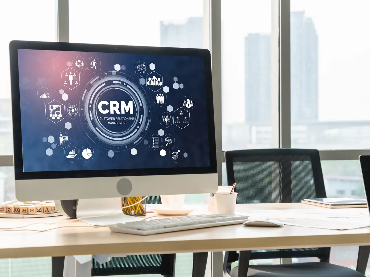 Sales workstation running the CRM pipeline configured by Aeterna Group